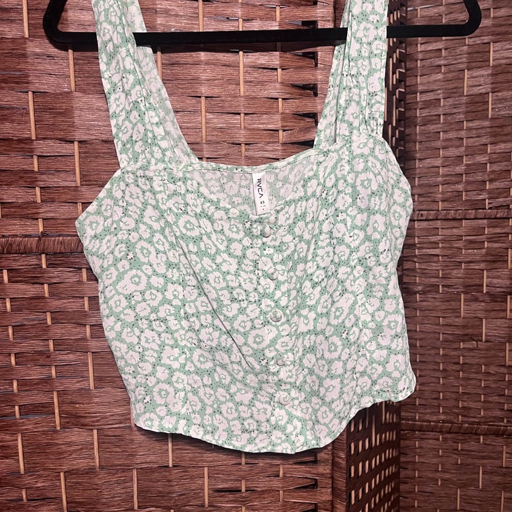 Classic RVCA top. BRAND NEW!